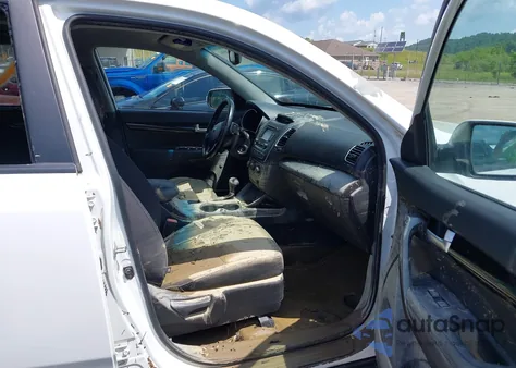 2015 Kia Sorento Lx z USA, uszkodzony, nr VIN 5XYKTCA67FG547788